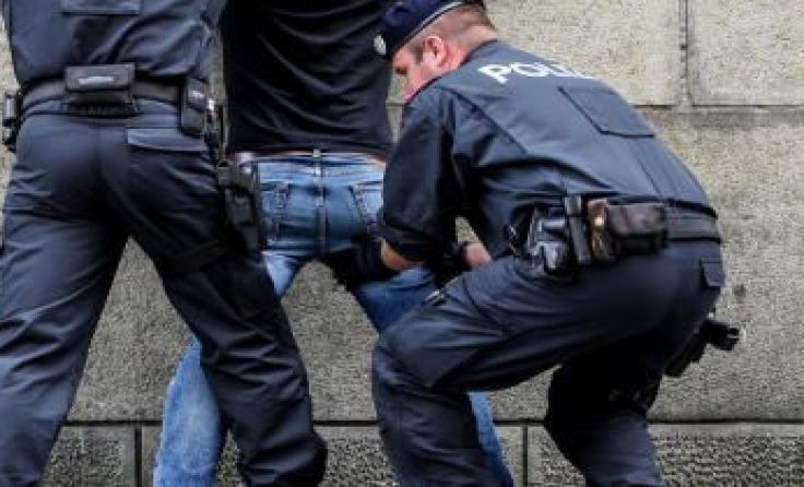 Der 20-jährige Drogendealer wurde beim Verlassen des Park festgenommen. Symbolfoto: Weihbold