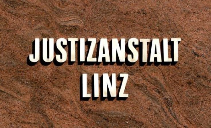 Die beiden Drogendealer wurden in die Justizanstalt Linz gebracht. Symbolfoto: Weihbold