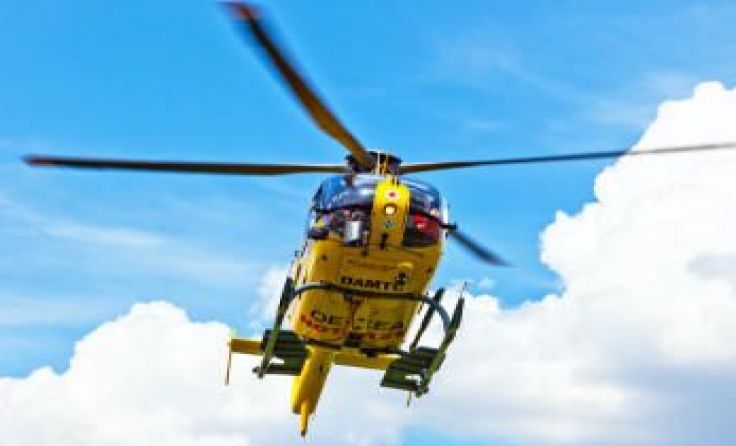 Das Team des Notarzthubschraubers barg den Verletzten mittels Bergetau. Symbolfoto: Weihbold