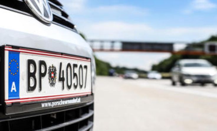 Beamte der Autobahnpolizeiinspektion Ried hielten den LKW-Lenker an. Symbolfoto: Weihbold