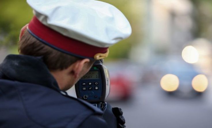 Ein Motorradfahrer wurde mit 191 km/h in der 70er-Zone geblitzt. Symbolfoto: Weihbold