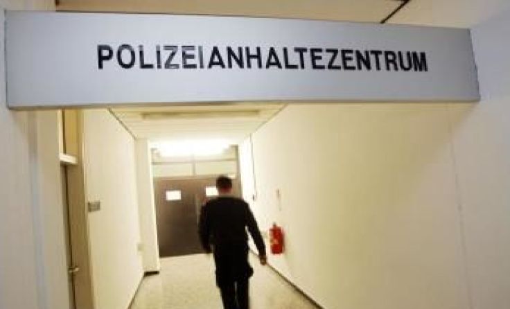 Die beiden Verdächtigen wurden ins Polizeianhaltezentrum gebracht. Symbolfoto: Weihbold