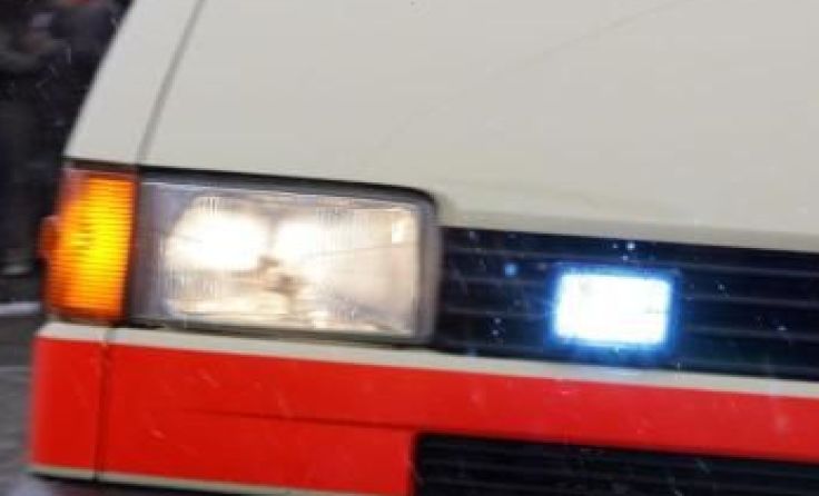 Die beiden verletzten Lenker wurden nach Vöcklabruck ins Krankenhaus gebracht. Symbolfoto: Weihbold