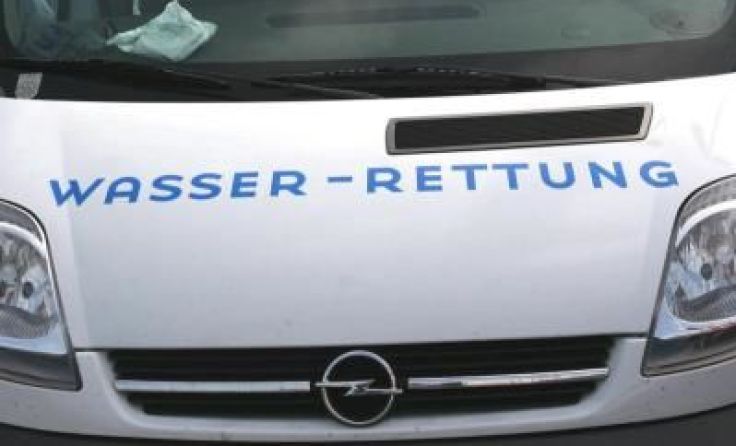Die Wasserrettung holte den 15-Jährigen aus dem Attersee. Symbolfoto: Wodicka