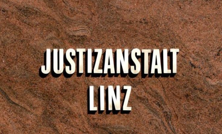 Die beiden Tatverdächtigen wurden in die Justizanstalt Linz gebracht. Symbolfoto: Weihbold