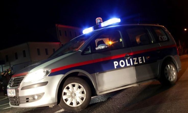 Mehrere Polizeistreifen sowie ein Diensthund waren an der Suche beteiligt. Symbolfoto: Weihbold