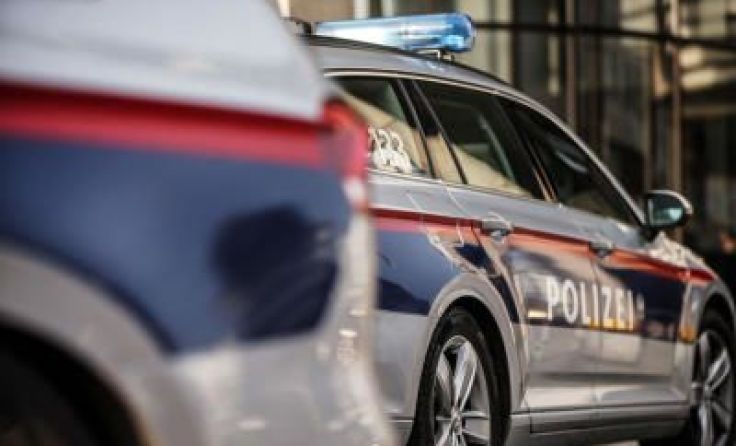 Mehrere Polizeistreifen sowie die Feuerwehr waren im Einsatz. Symbolfoto: Weihbold
