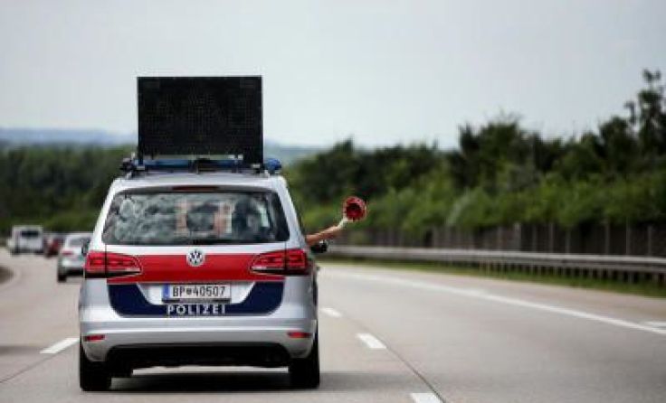 Als ihn die Beamten anhalten wollten, gab der 20-Jährige Gas. Symbolfoto: Weihbold