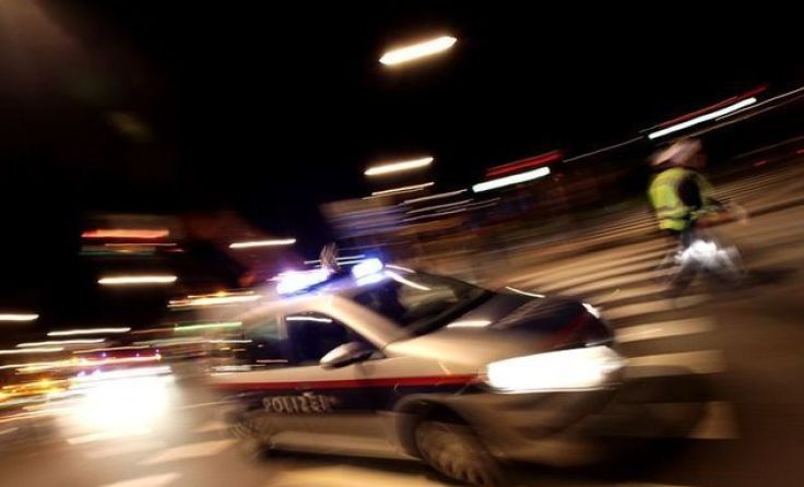 Der 17-Jährige prallte auf seiner Flucht gegen einen geparkten PKW. Symbolfoto: Weihbold