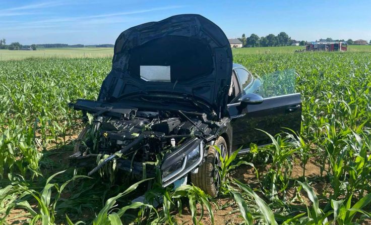 Insgesamt 3 Personen wurden bei dem Unfall verletzt. Fotos: © TEAM FOTOKERSCHI.AT / KERSCHBAUMMAYR