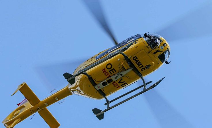 Beide Lenker wurden bei dem Unfall schwer verletzt. Symbolfoto: Weihbold