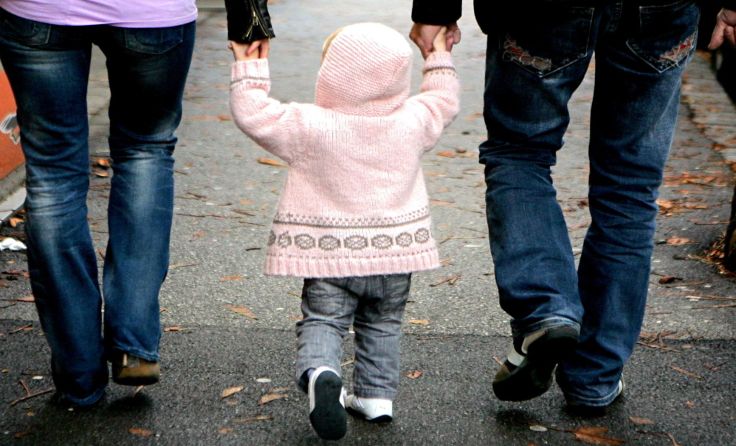 Eine Pflegefamilie kann dauerhaft oder über einen gewissen Zeitraum helfen.
