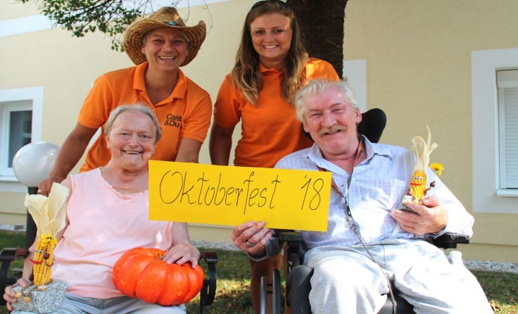 Das Seniorenwohnheim Schloss Hall veranstaltet ein geselliges Fest. Foto: Caritas