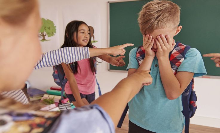 Es gibt Hilfe im Kampf gegen Mobbing. Symbolfoto: shutterstock.com/gpointstudio