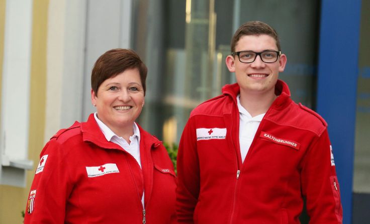 Lydia Heigl und Niklas Kaltenbrunner freuen sich über neue Kollegen. Foto: OÖRK/Schönberger