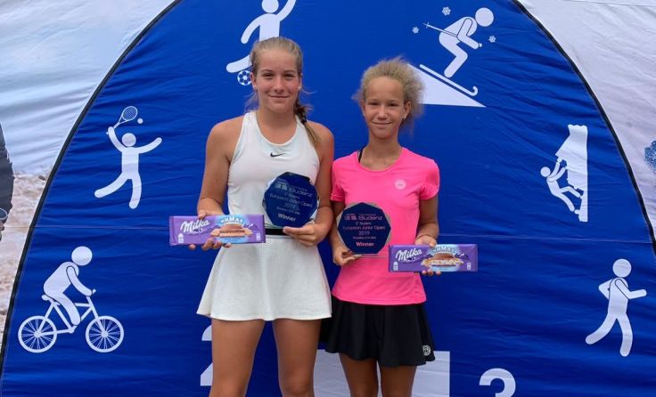 Johanna Hiesmair (re.) und Lea Erenda holten den Sieg im Doppel Foto: privat 