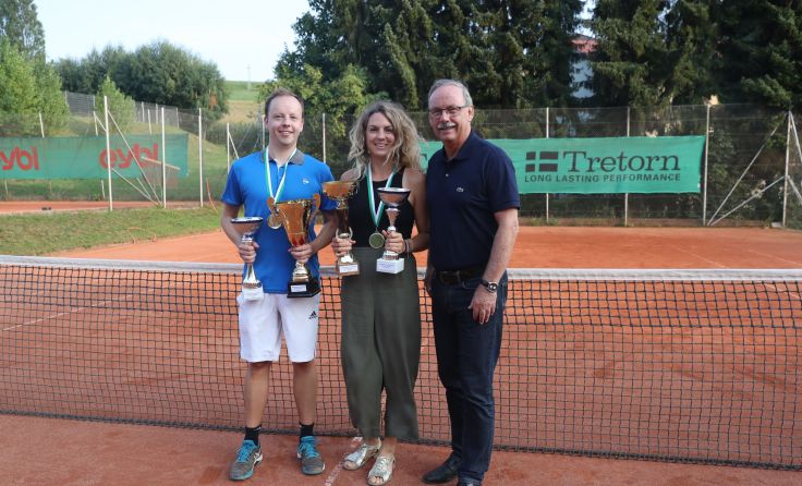 Von links: Thomas Hinteregger, Cornelia Hingsammer, Bgm. Gerald Hackl Foto: Mader