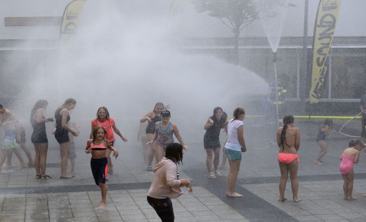 Kühles Nass brachte Sommerfeeling in die Stadt.