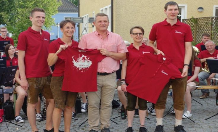 Die Musiker freuten sich über die neue Ausstattung. Foto: MV Schenkenfelden