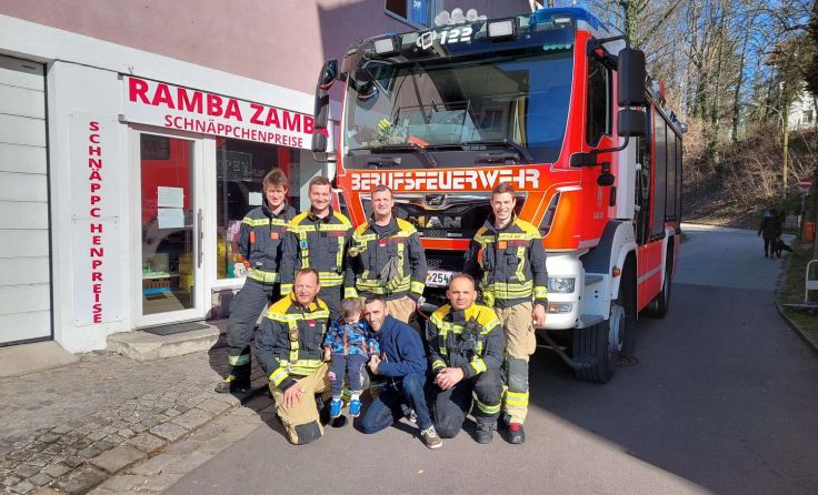 Ende gut, alles gut: Der Bub ist wohlauf! (Foto: Berufsfeuerwehr Linz)