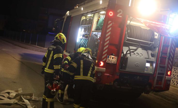Feuerwehreinsatz in Traun (Foto: laumat.at / Matthias Lauber)