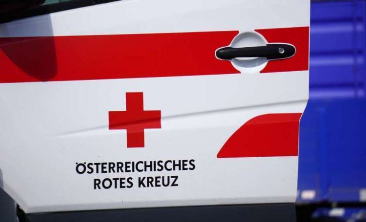Beide Fahrzeuginsassen wurden bei dem Unfall verletzt. Symbolfoto: Weihbold