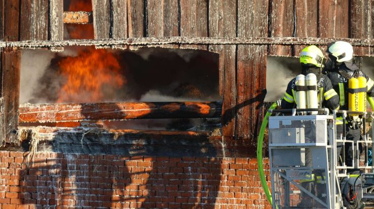 Großbrand auf Bauernhof in Schlüßlberg (Update 21.1., 11.15 Uhr)