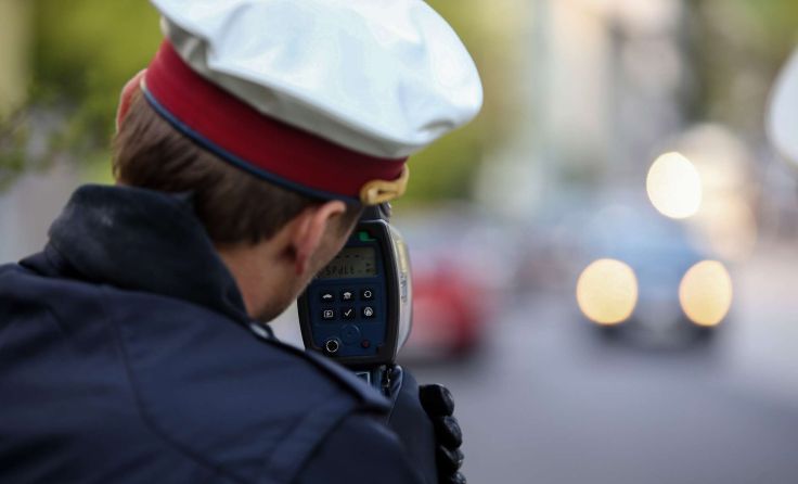Beide Autofahrer waren über 160 km/h schnell. (Symbolfoto: Weihbold)