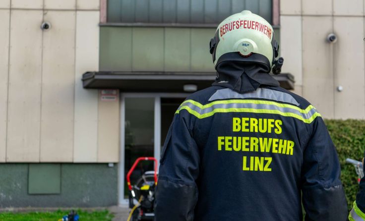 Die Berufsfeuerwehr stand im Einsatz. (Foto: TEAM FOTOKERSCHI.AT / AMATO GABRIEL)