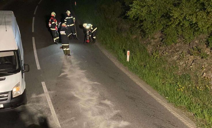 Letztendlich galt es nur Betriebsflüssigkeiten zu binden. (Foto: FF Rottenegg)