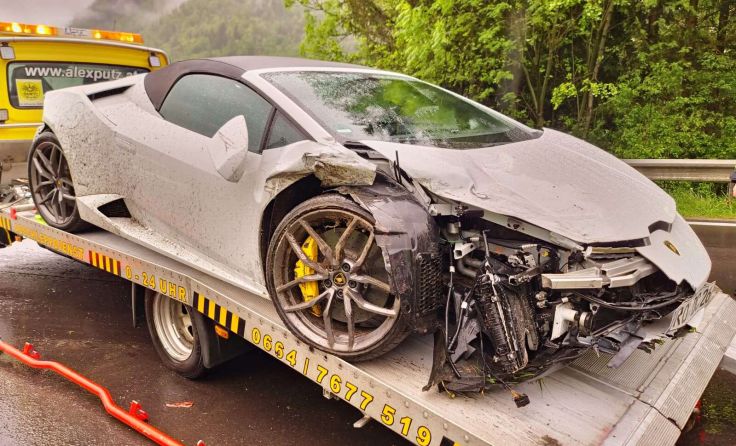 Der schwer beschädigte Bolide (Foto: ff-badischl.at)