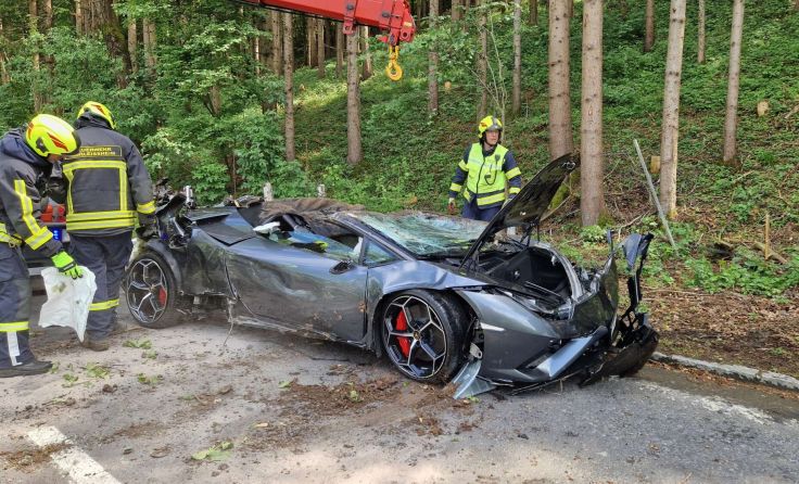 Der völlig zerstörte Wagen (Foto: FF Schleißheim)