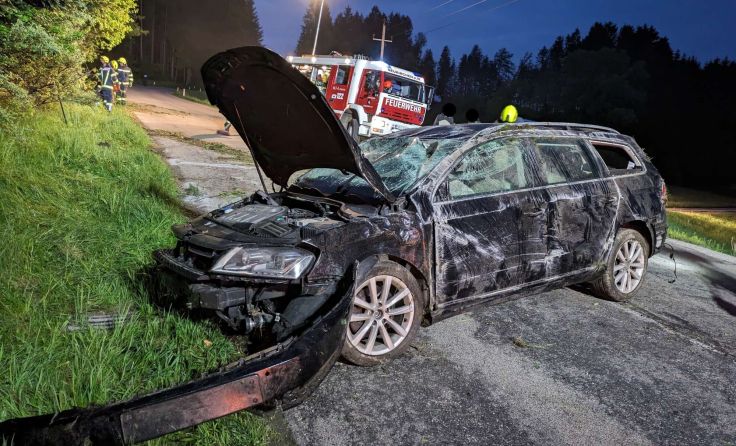 Das Unfallwrack (Foto: FF Neukirchen am Walde)