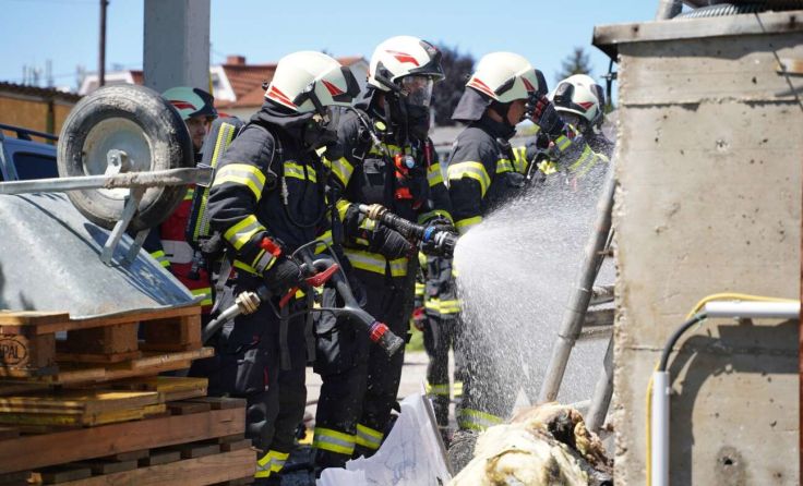 Drei Feuerwehren standen im Einsatz. (Foto: Sascha Gruber)