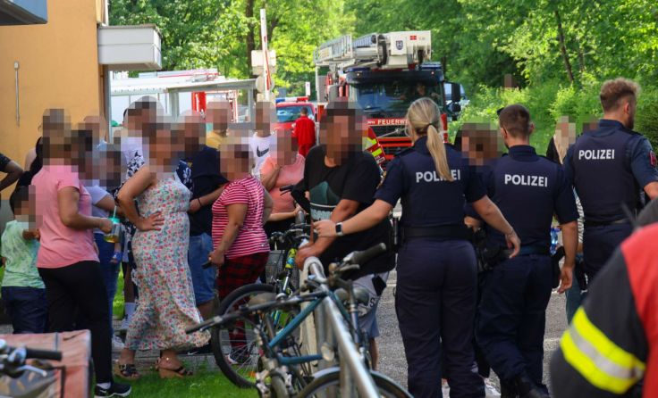 Schwieriges Durchkommen für die Feuerwehr (Foto: laumat.at/Matthias Lauber)