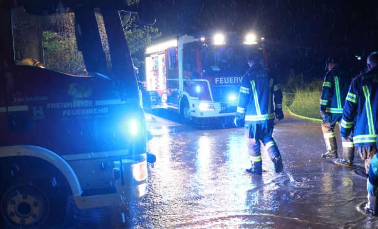 Unwettereinsätze bei einem Bauernhof in Wels-Oberthan (Foto: laumat/Matthias Lauber)