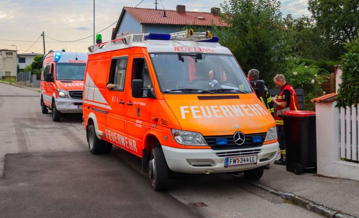 Die Feuerwehr Rufling am Einsatzort (Foto: TEAM FOTOKERSCHI.AT / FINN JURANEK / FW RUFLING)
