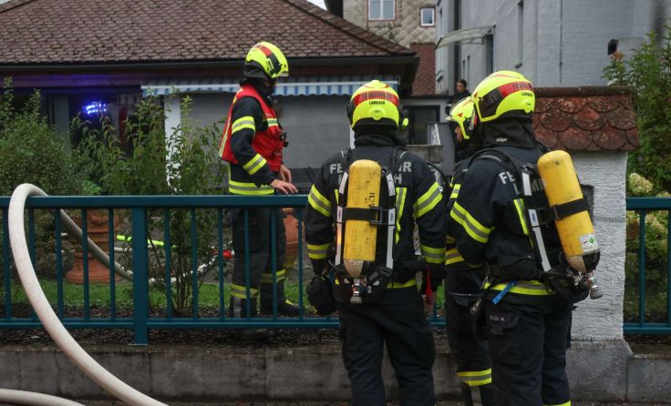 Vorsorglich rüsteten sich die Atemschutzträger aus. (Foto: laumat/Matthias Lauber)