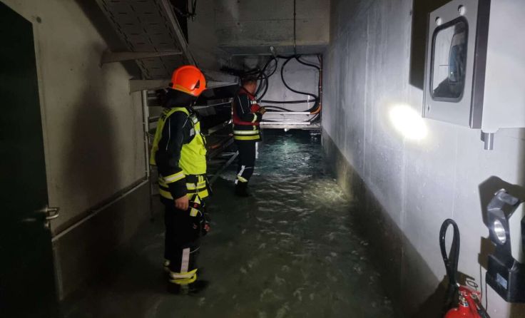 Ein Wasserrohrbruch überflutete den Keller der Betriebsstation. (Foto: FF Lasberg)