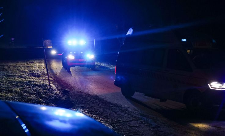 Rettung und Notarzt bei der Abfahrt vom Einsatzort (Foto: laumat/Matthias Lauber)