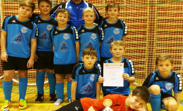 Dritter Platz der U12 vom SV-Molln Felix Hackenberger Nationalpark-Apotheke Molln 