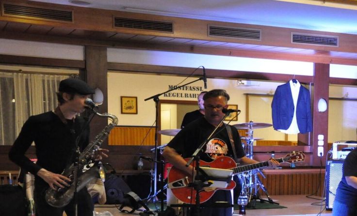 Für Stimmung sorgte die Band „Jonny Comet and the Rockets“. Foto: D. Schaub