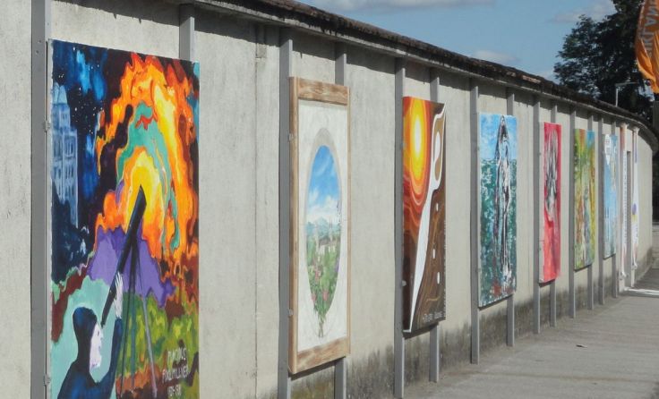 Die Straßengalerie wurde an der Langen Stiftsmauer eröffnet. Foto: S. Kristöfl