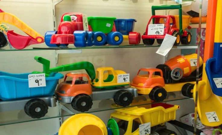Allerlei Kindersachen werden beim Flohmarkt angeboten. Symbolfoto: E. Wodicka