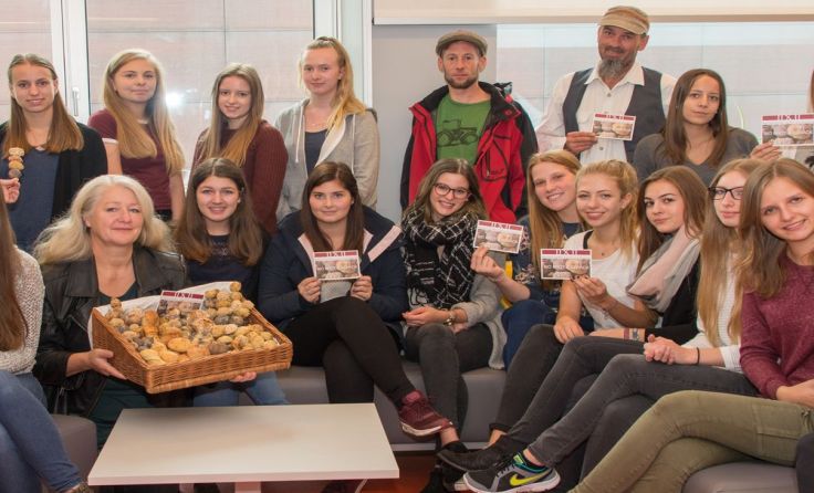Die Schülerinnen der HLW sind stolz auf ihre Leistungen. Foto: J. Haijes