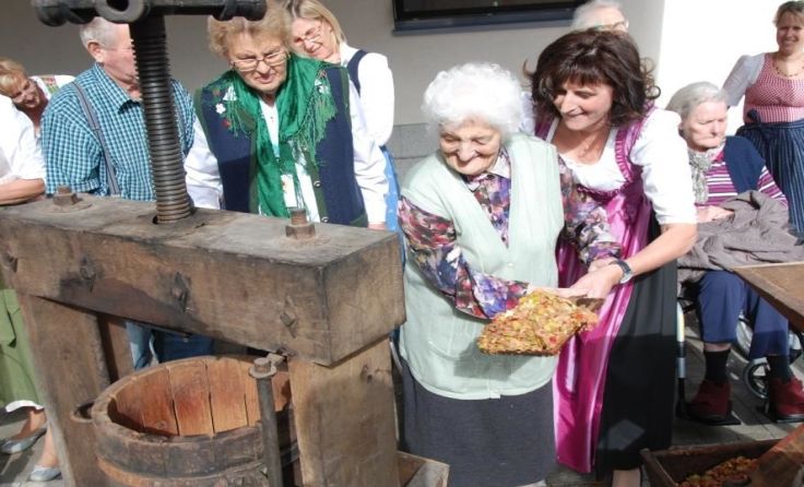 Die Bewohner machten ihren eigenen Most. Foto: Alten- und Pflegeheim Mdf.