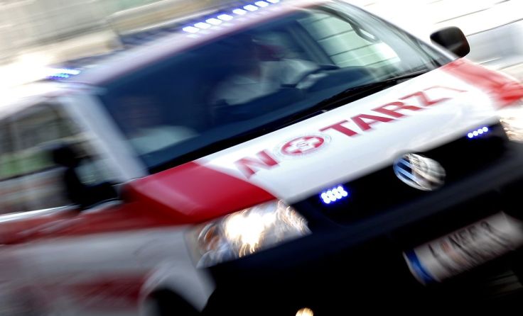 Sechs Personen wurden vorsorglich ins Krankenhaus gebracht. Symbolfoto: V. Weihbold