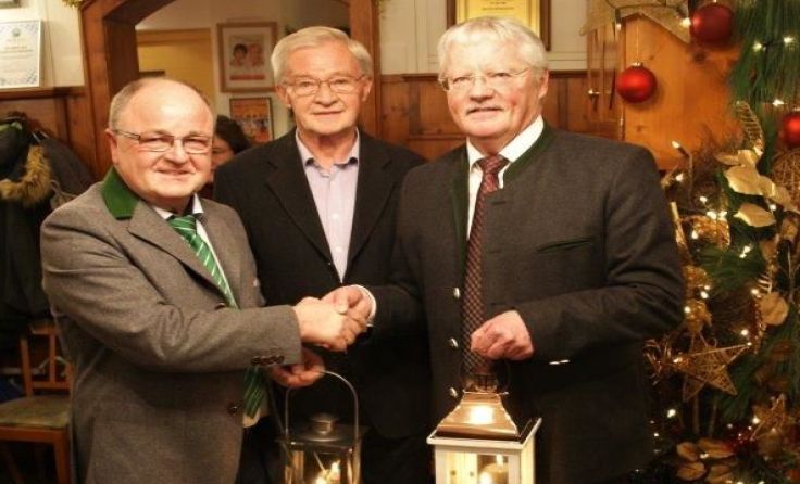 Franz Karlhuber, Franz Dopf und Joachim Lang (v. l.) bei der Übergabe. Foto: Privat