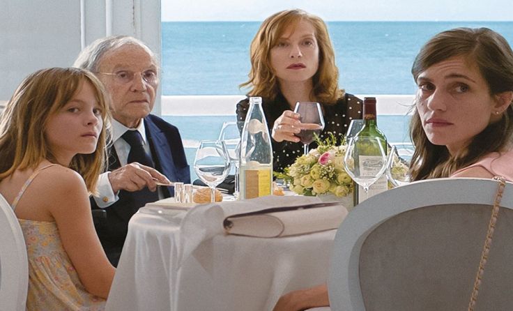 Das fiktive Leben einer bürgerlichen Familie wird gezeigt. Foto: Filmladen