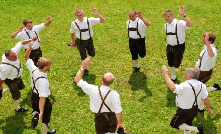 Die Volkstanzgruppe veranstaltet einen Tanzkurs. Foto: Volkstanzgruppe